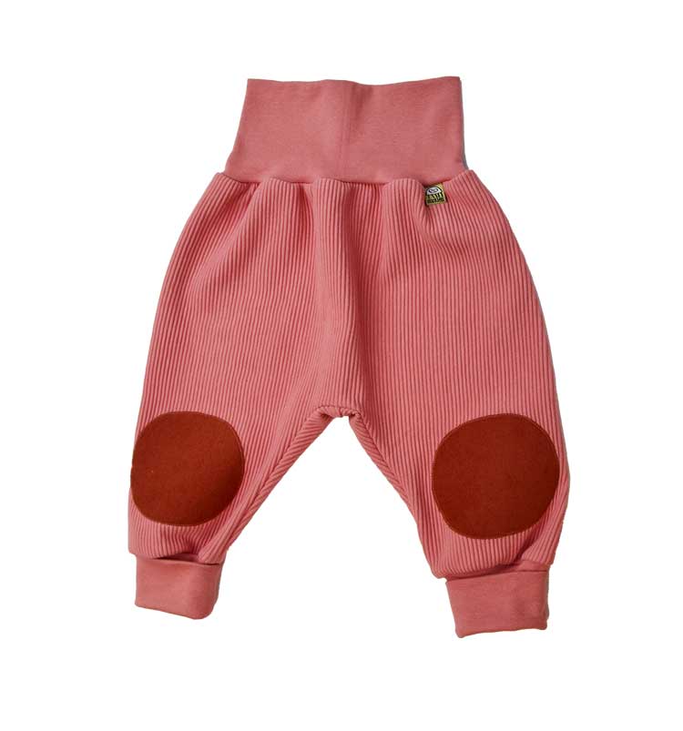 Bio Baby Hose aus weichem ripp cord in peach. Babyhose mit Knieverstärkung – ideal für Krabbler und Laufanfänger 