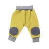 Krabbelhose mit Knieschutz – schützt Babys beim Krabbeln & Gehen lernen. Besser als eine Krabbelmatte: flexibel, bequem & sicher auf jedem Boden.