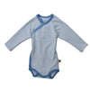 Baby Kleidung Set – bequem, pflegeleicht & liebevoll abgestimmt. Baby Wickelbody in hellblau gestreift