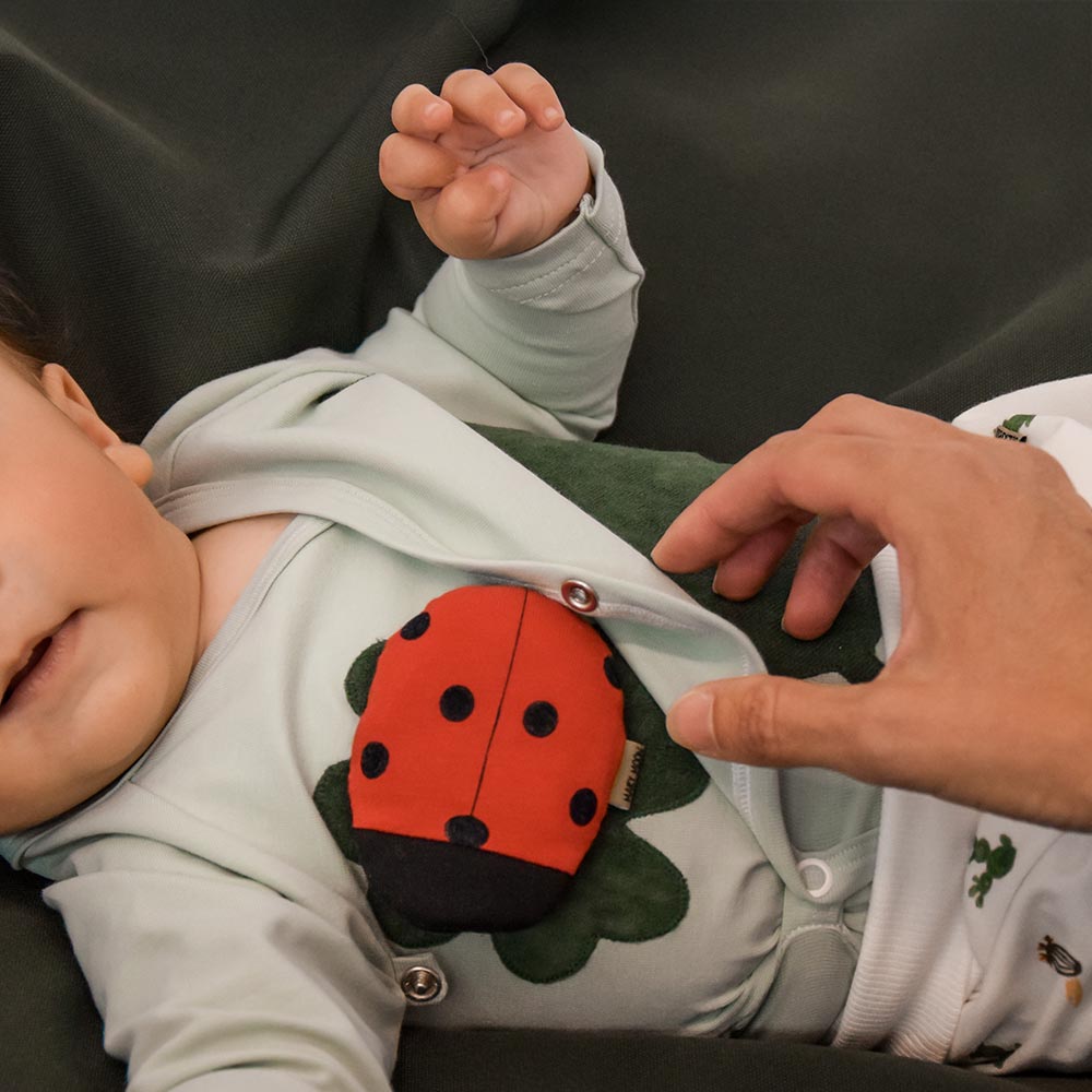 Babyset mit cleverem Schnitt – Body für MARY, Hose für Windelfreiheit, MARY by sticklett der smarte österreichische Babysensor