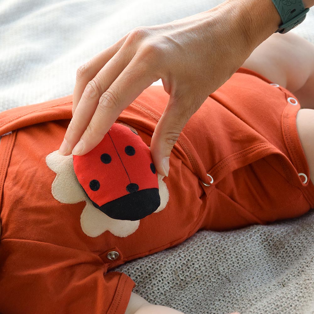 Baby-Wickelbody mit Sensoröffnung – passend für MARY by sticklett