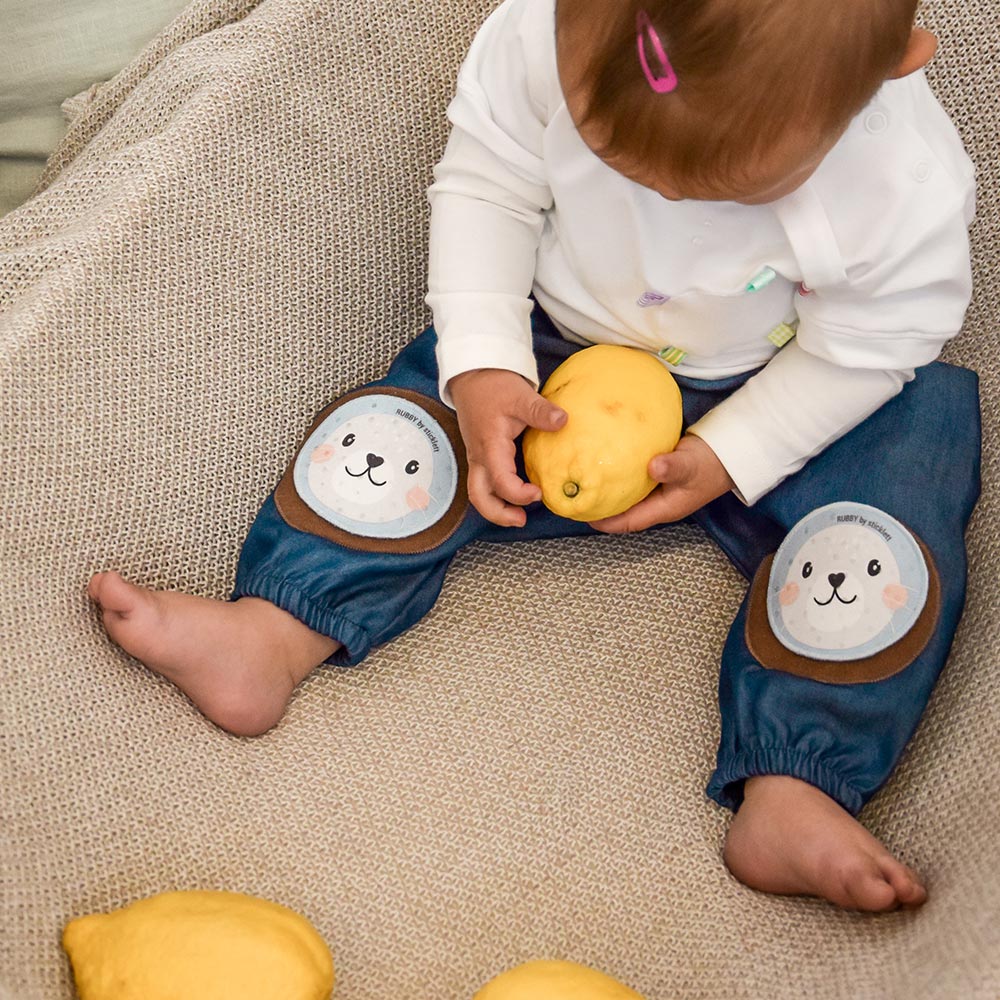 Krabbelunterstützung für Babys – mit rutschfesten rubby-Pads