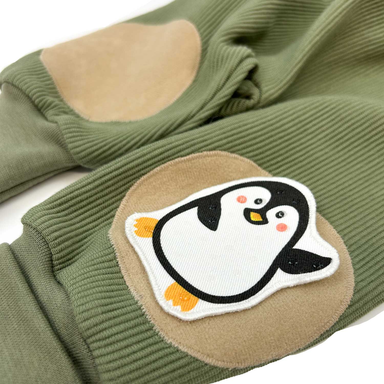Knieschoner Pads als Pinguin Motivfür krabbelhose