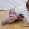 Krabbelhilfe für Babys – rutschhemmende Pads von rubby für Knie