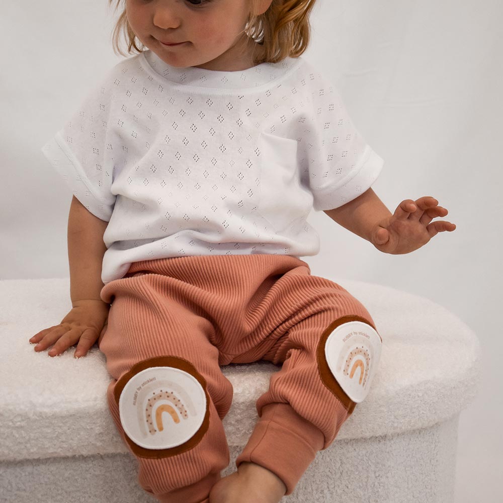 Krabbelschutz für Babys – rubby Pads machen Bodenkontakt sicherer