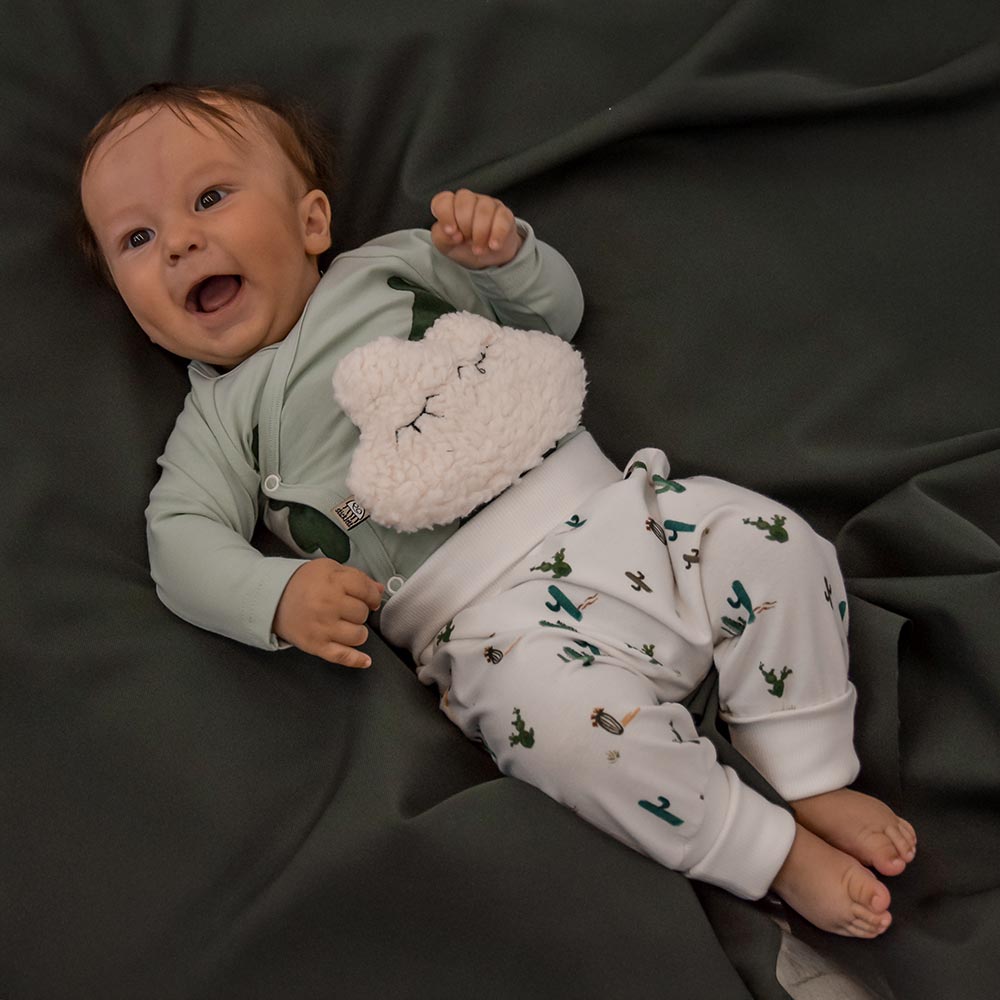 2-teiliges Baby Outfit – flexibel & gemütlich für die ersten Monate perfekt auch kombinierbar mit dem kuddly wärmekissen das wohltuende wärme für den babybauch gibt