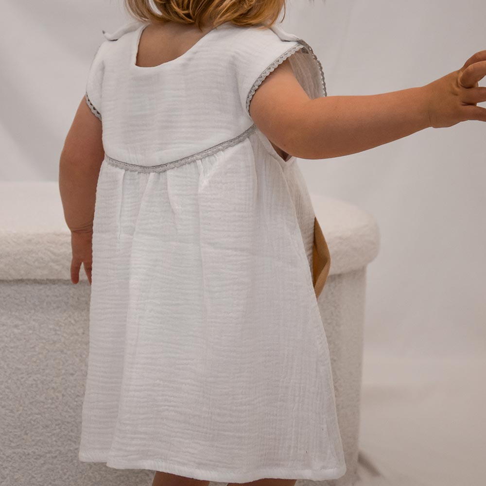 Baby Kleid aus Musselin – weich zur Haut, ideal für Sommer & geeignet als Geschenk rückansicht