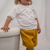 Weißes Spielshirt für Babys – passt perfekt zu rubby Krabbelpads
