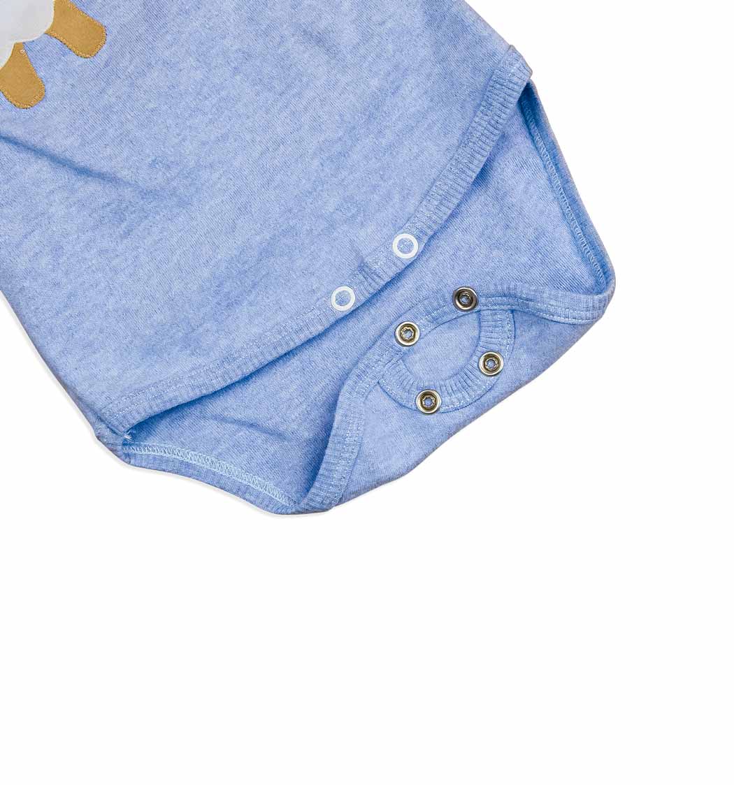 Baby Envelop Body mit Schaf langarm in hellblau-meliert und rosa | sticklett Online Store.